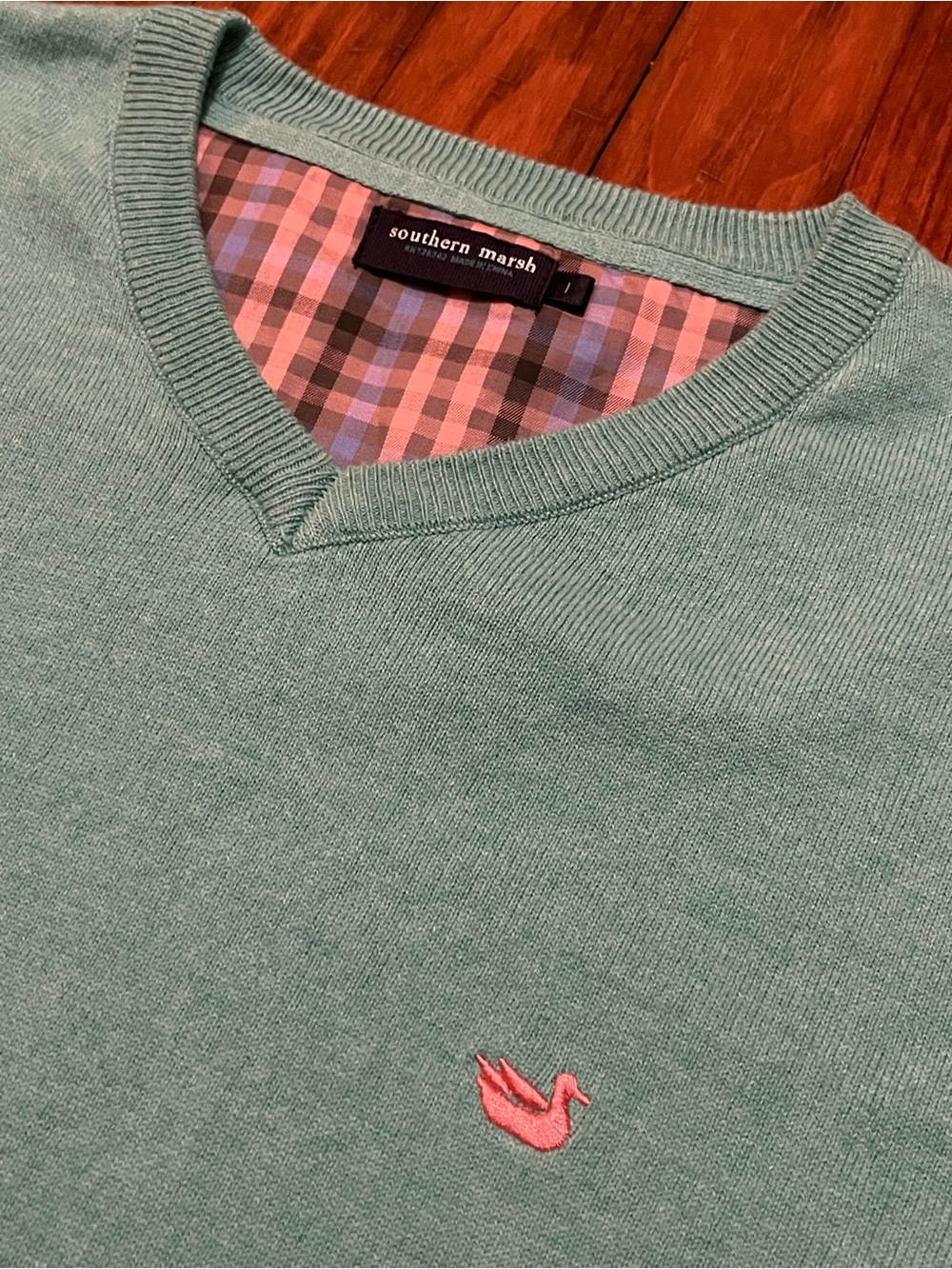 Southern Marsh V-Neck Sweater in Seafoam Green with Pink Logo Men’s Large (1)